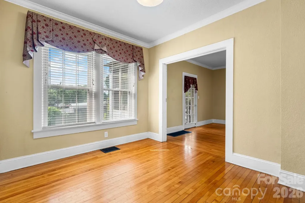 15 6th Em Street Marion NC 28752