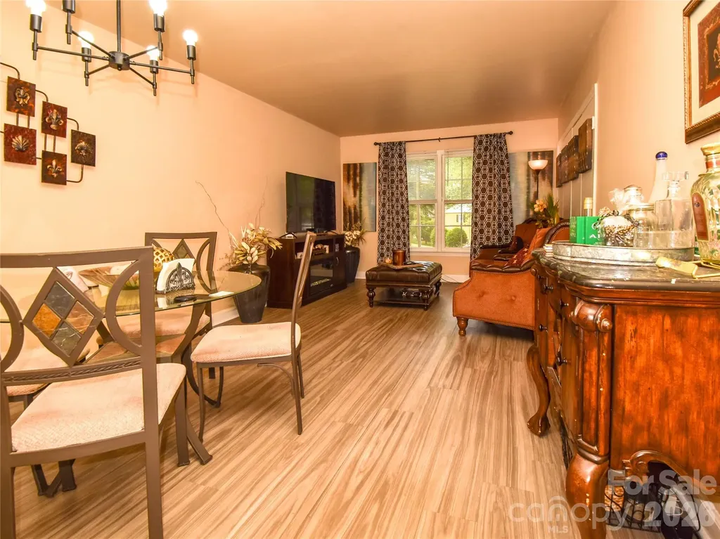 2890 Carriage Drive Winston Salem NC 27106