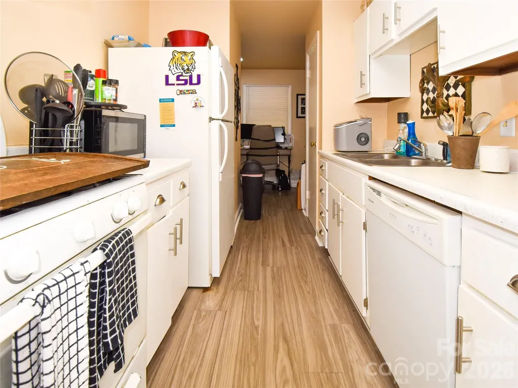 2890 Carriage Drive Winston Salem NC 27106