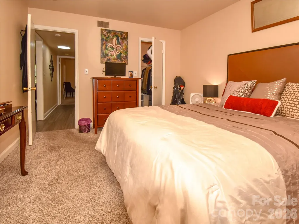 2890 Carriage Drive Winston Salem NC 27106
