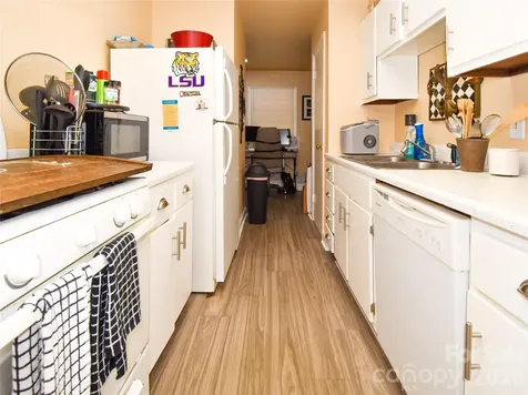 2890 Carriage Drive Winston Salem NC 27106