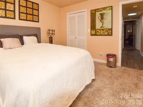 2890 Carriage Drive Winston Salem NC 27106