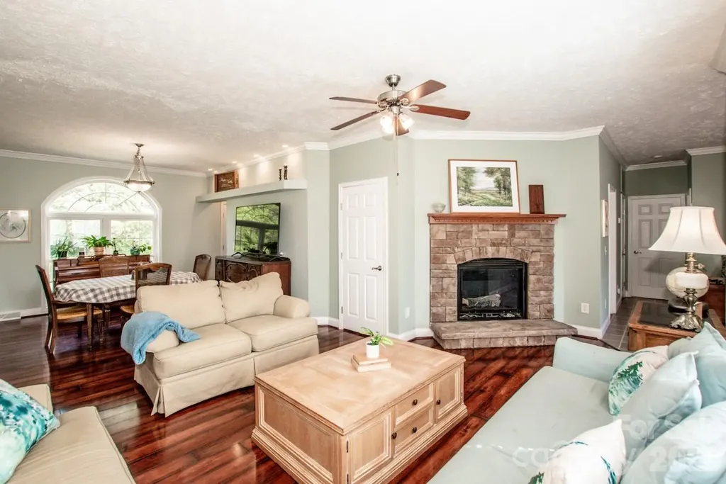 2860 Needmore Road Woodleaf NC 27054