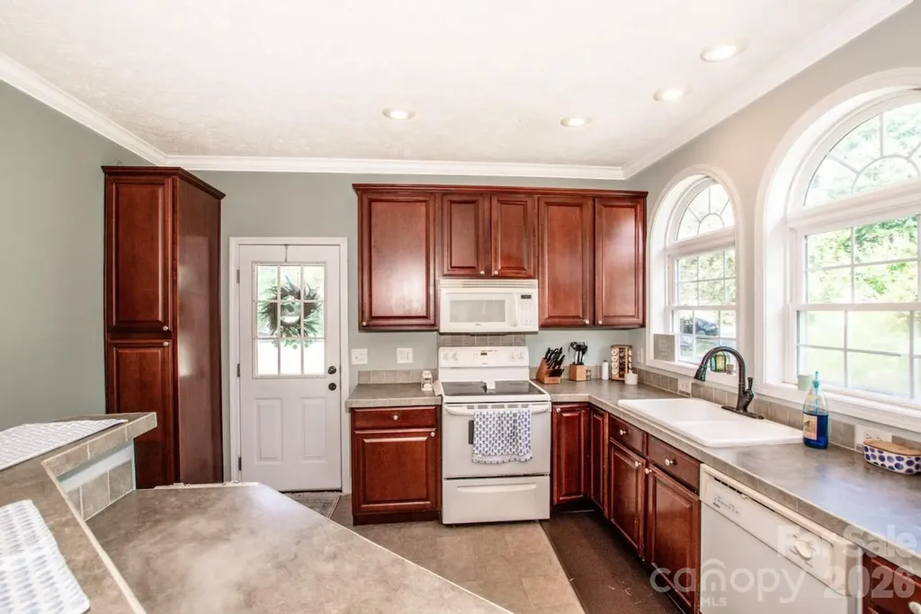 2860 Needmore Road Woodleaf NC 27054