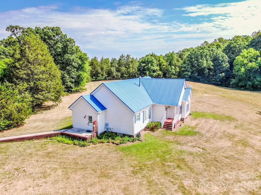2860 Needmore Road Woodleaf NC 27054