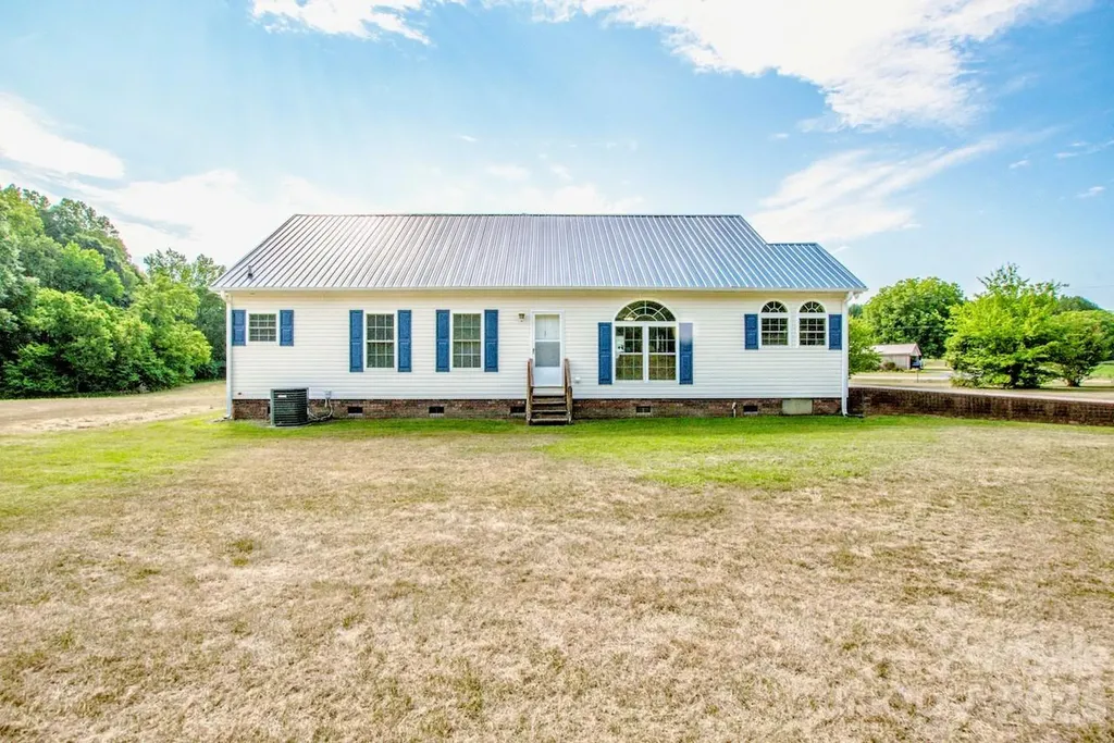 2860 Needmore Road Woodleaf NC 27054