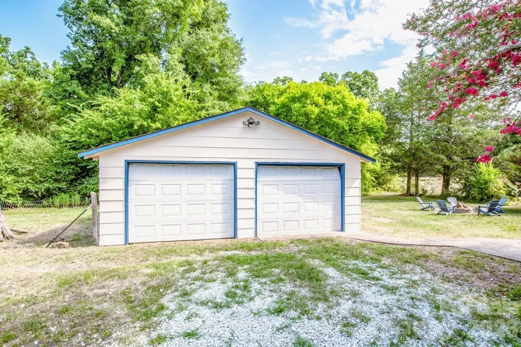 2860 Needmore Road Woodleaf NC 27054