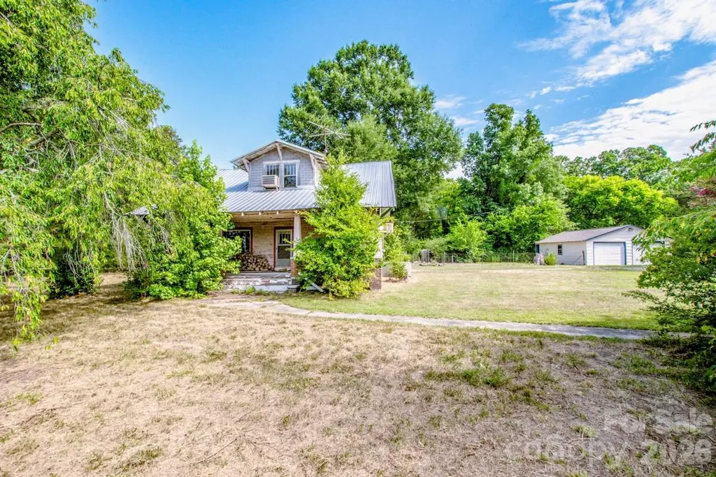 2860 Needmore Road Woodleaf NC 27054