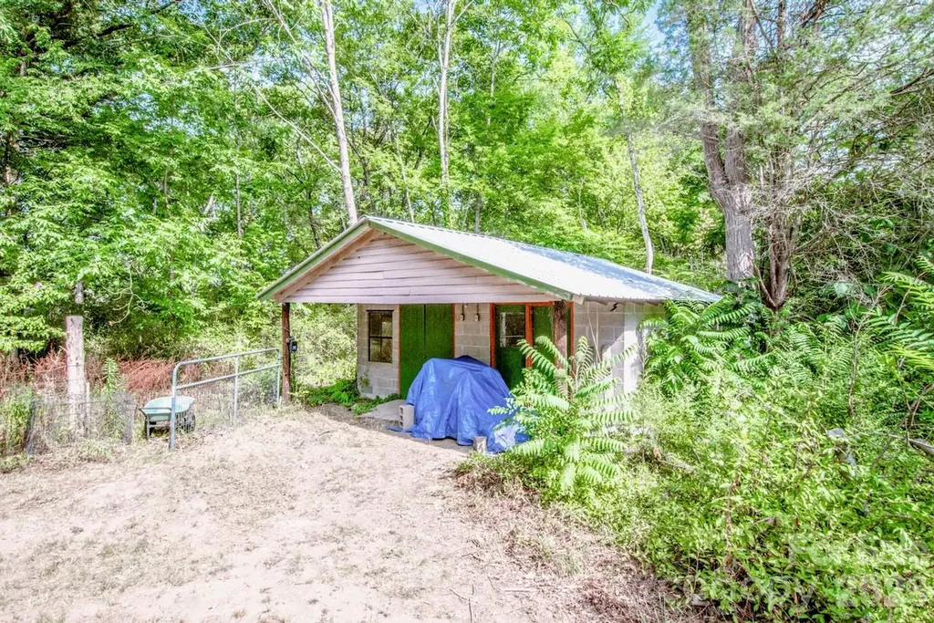 2860 Needmore Road Woodleaf NC 27054