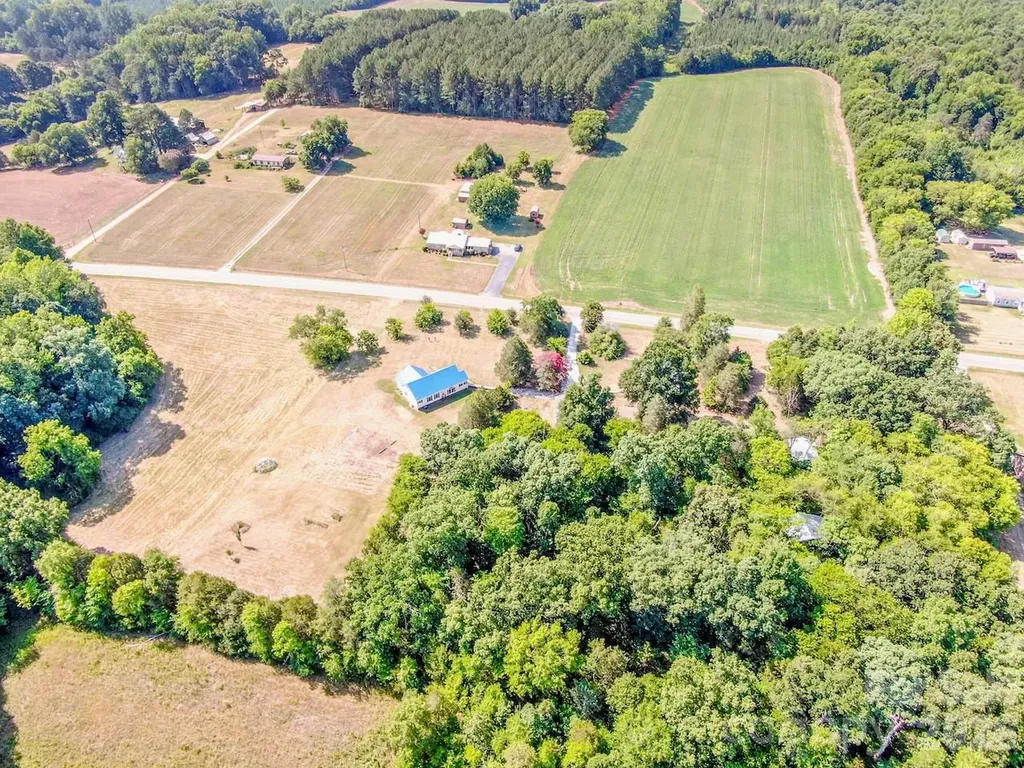 2860 Needmore Road Woodleaf NC 27054
