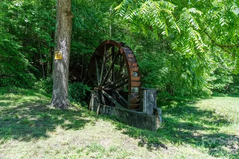 1194 Palmer Road Mill Spring NC 28756
