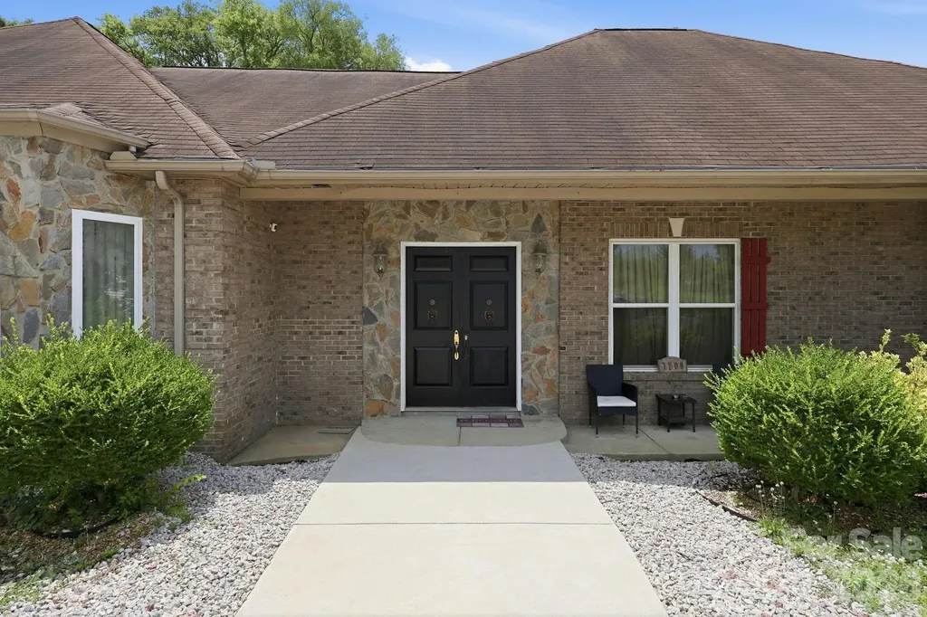 1803 Wilton Gate Drive Charlotte NC 28262