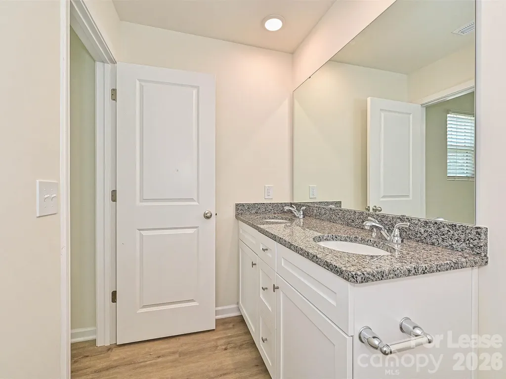 1725 E Cloaninger Avenue Statesville NC 28625