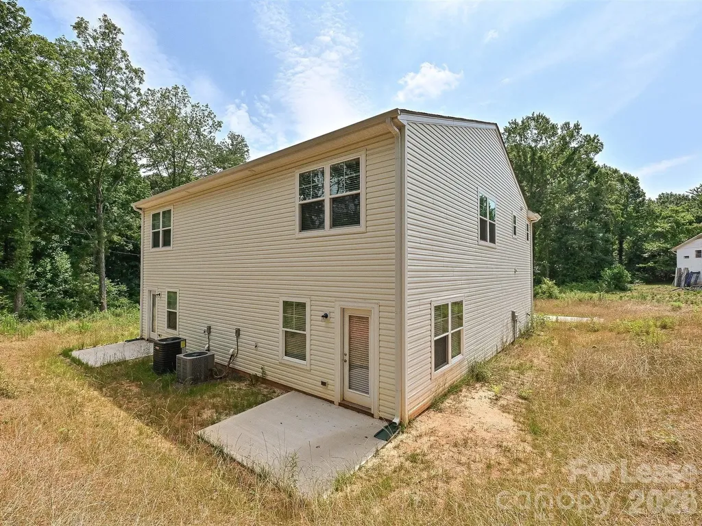 1725 E Cloaninger Avenue Statesville NC 28625