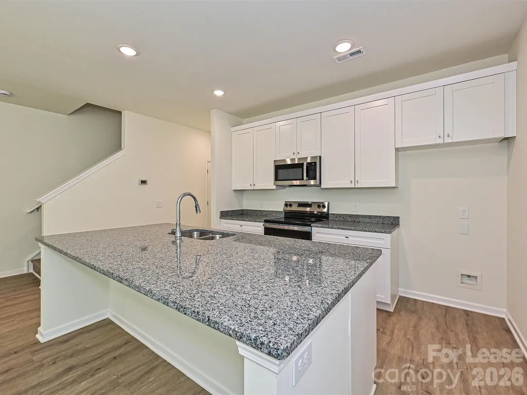 1725 E Cloaninger Avenue Statesville NC 28625