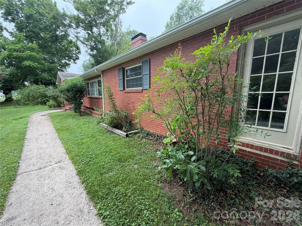 901 Ridgecrest Drive NE Lenoir NC 28645