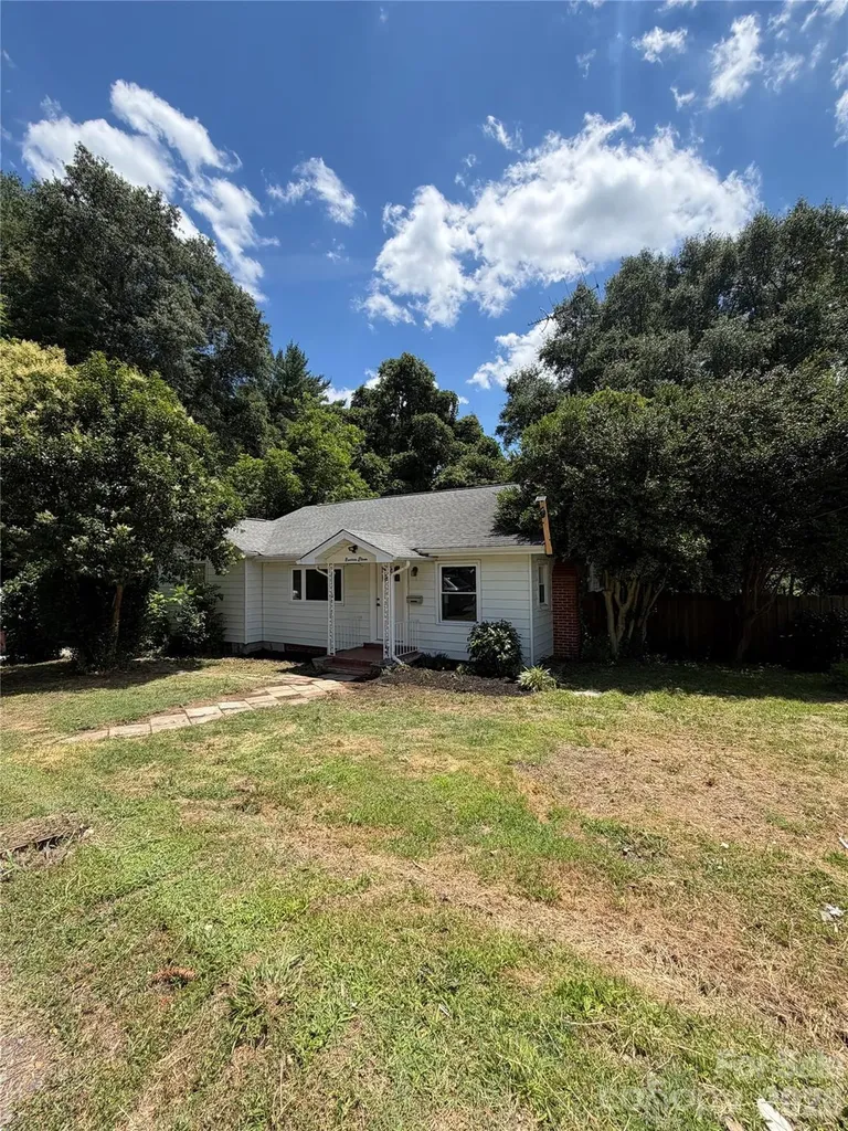 1911 White Street Gastonia NC 28052