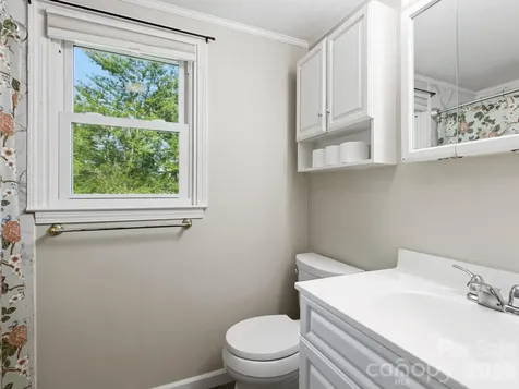 407 Hall Street Hendersonville NC 28739