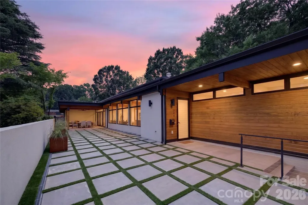 704 Charles Avenue Charlotte NC 28205