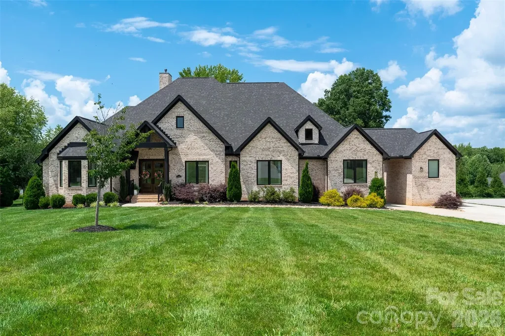 10035 Whispering Falls Avenue Charlotte NC 28227