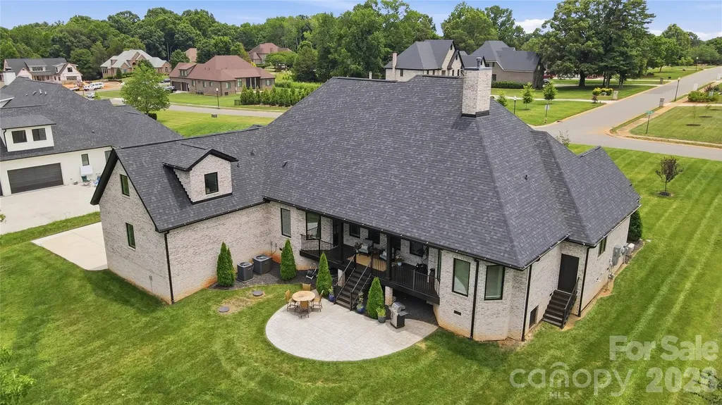 10035 Whispering Falls Avenue Charlotte NC 28227