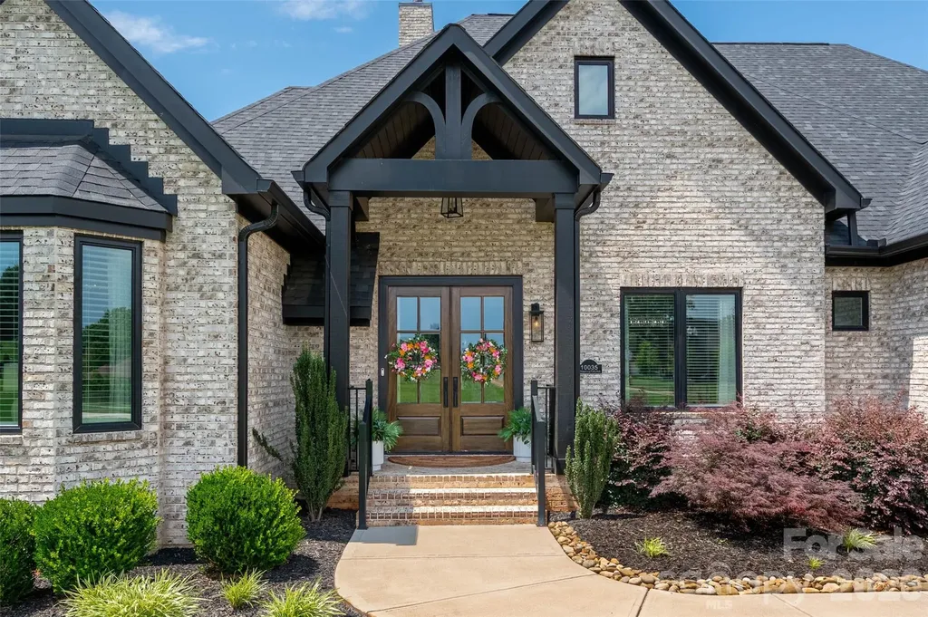 10035 Whispering Falls Avenue Charlotte NC 28227