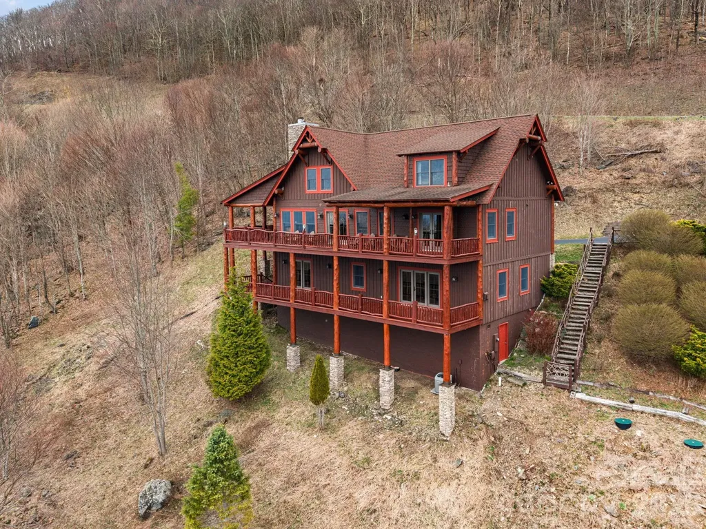 635 Acorn Nvno Zionville NC 28698