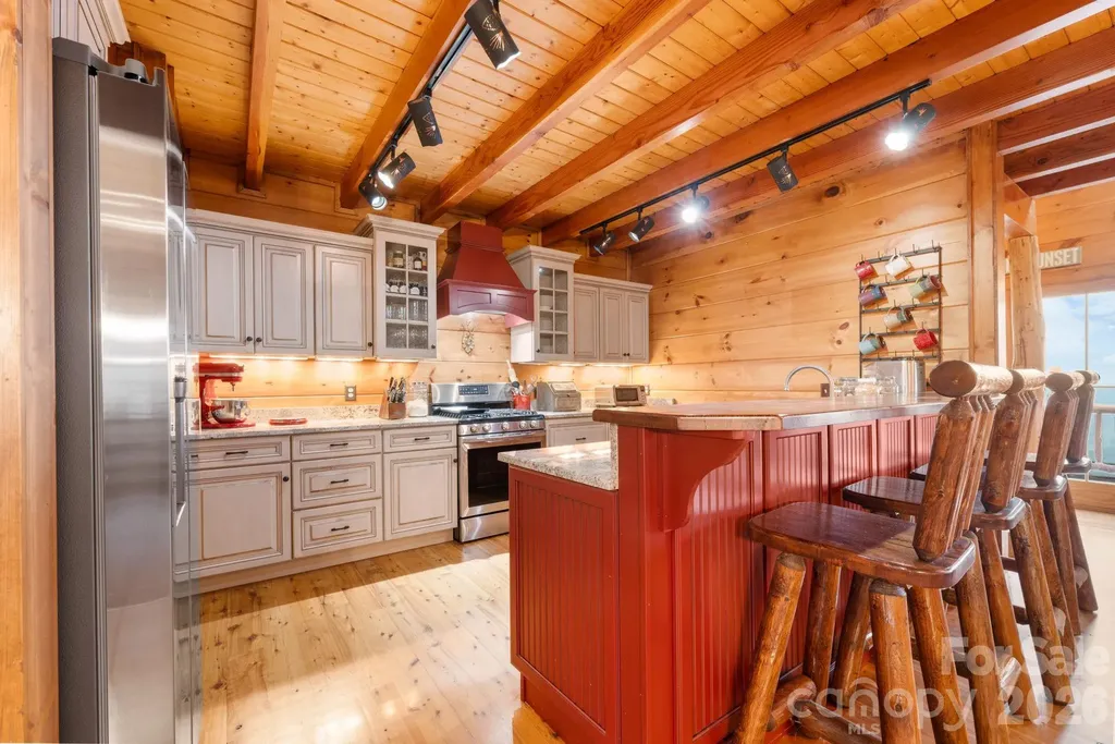 635 Acorn Nvno Zionville NC 28698