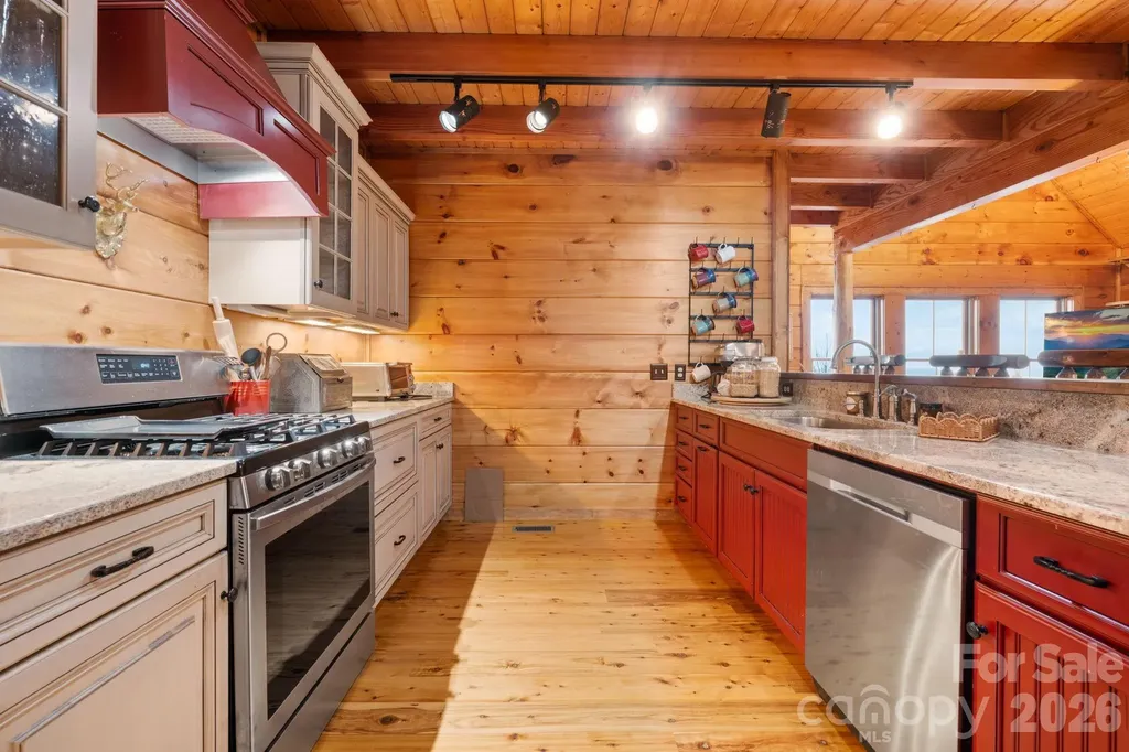 635 Acorn Nvno Zionville NC 28698