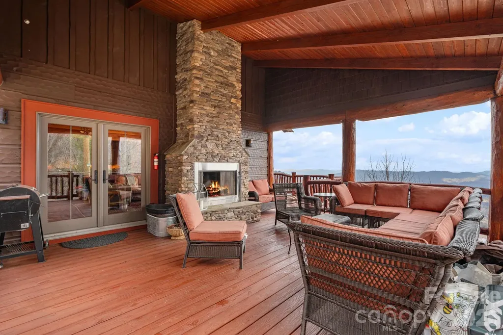 635 Acorn Nvno Zionville NC 28698