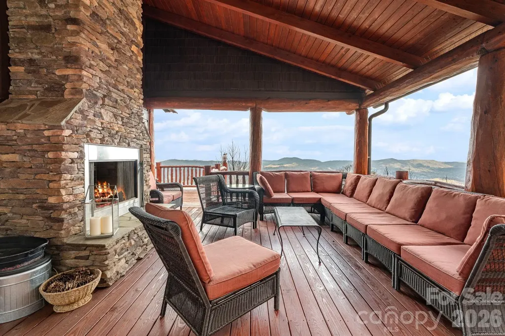 635 Acorn Nvno Zionville NC 28698
