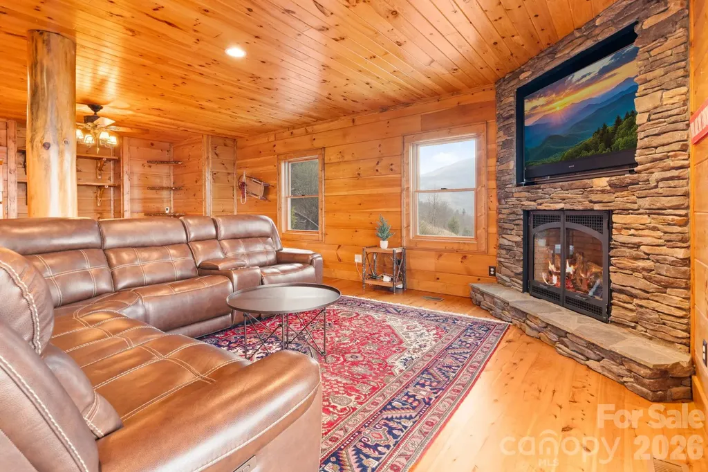 635 Acorn Nvno Zionville NC 28698