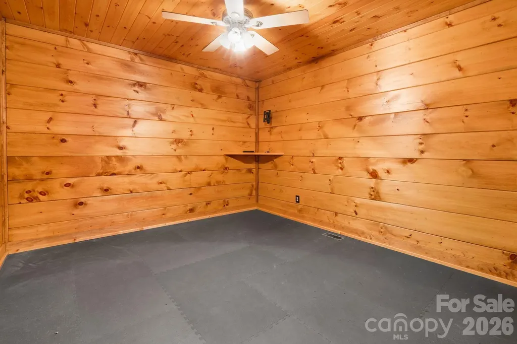 635 Acorn Nvno Zionville NC 28698
