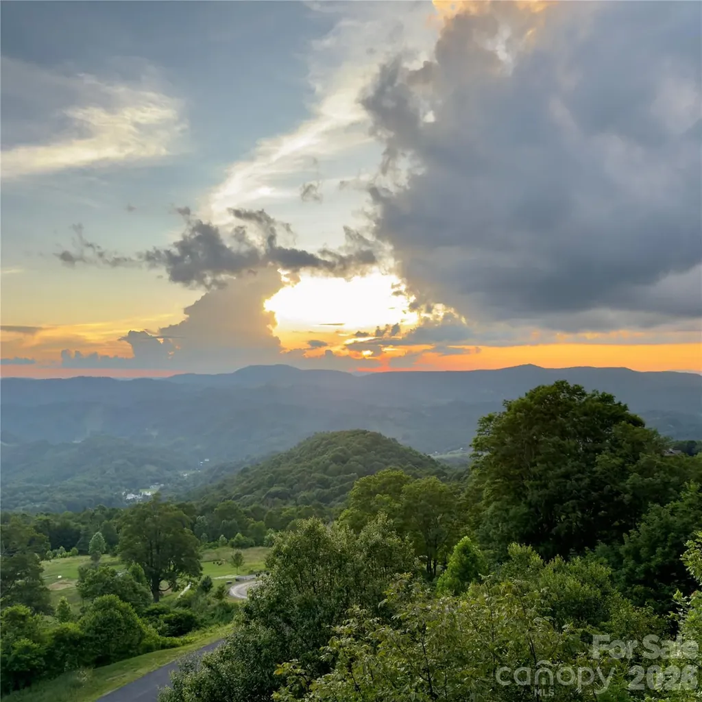 635 Acorn Nvno Zionville NC 28698