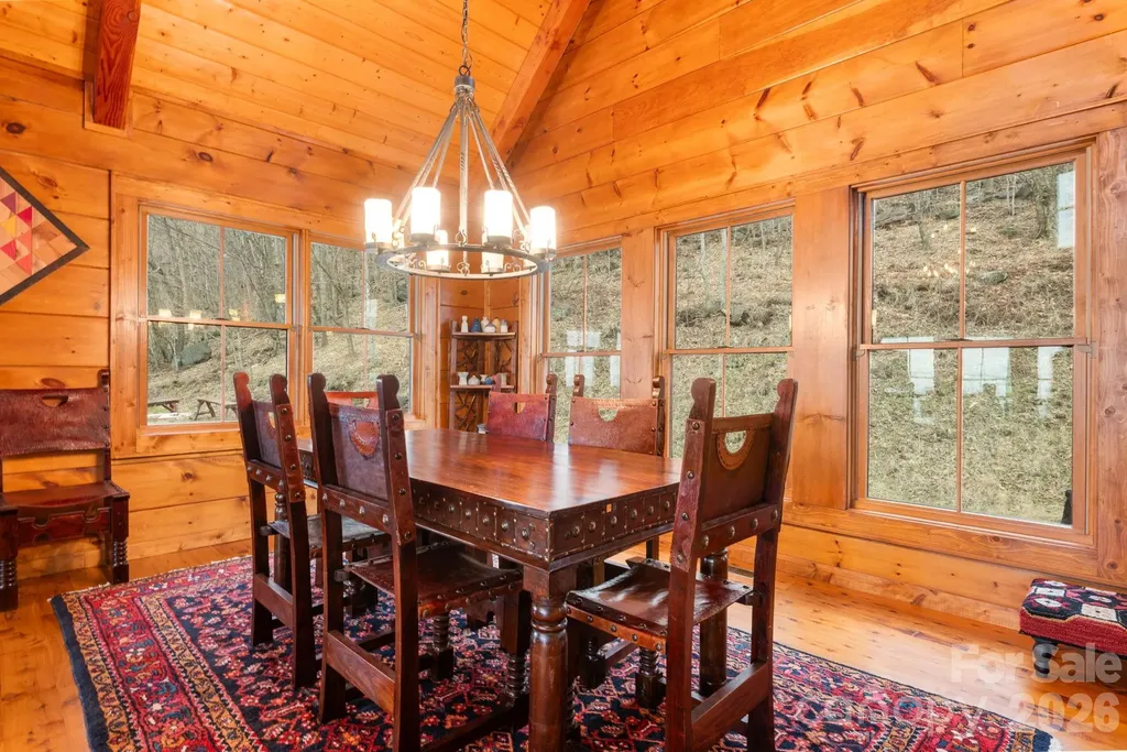 635 Acorn Nvno Zionville NC 28698