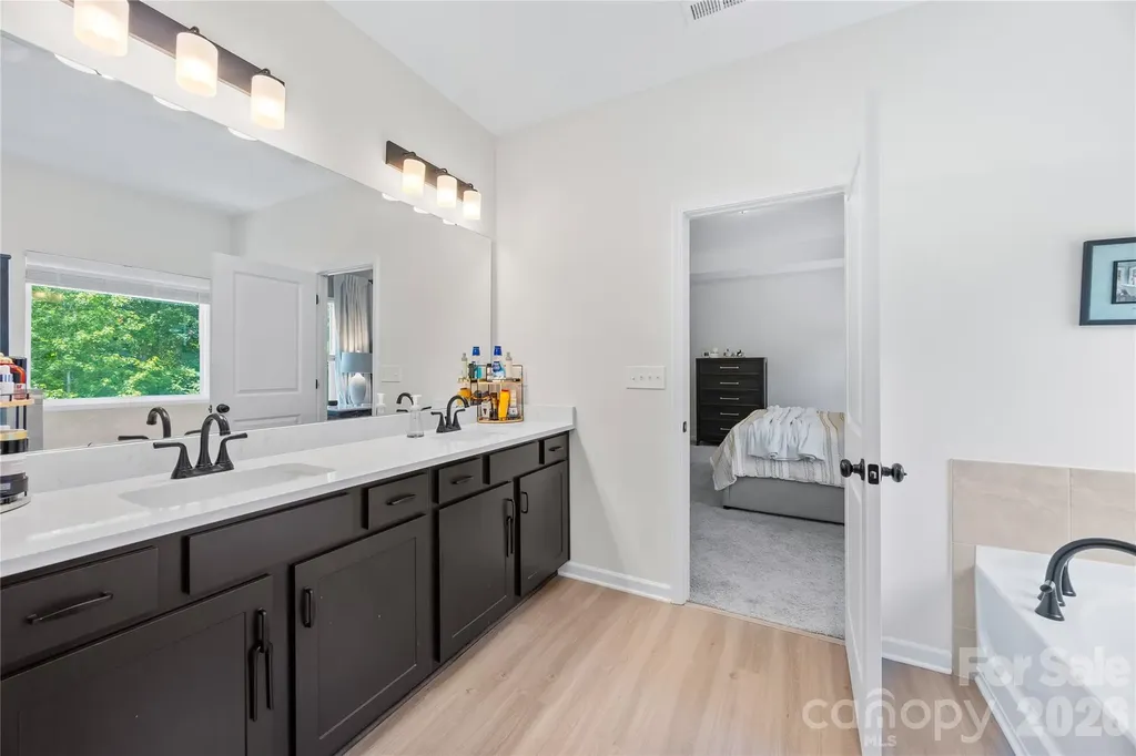 6230 Gala Lane Charlotte NC 28215