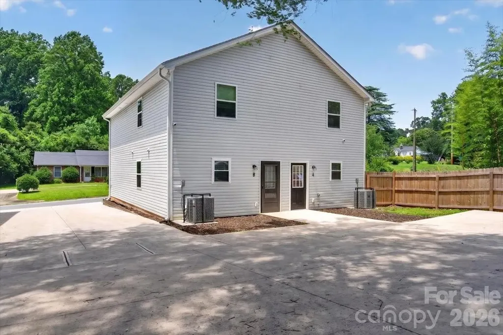 712-714 Evening Shade Lane Gastonia NC 28052