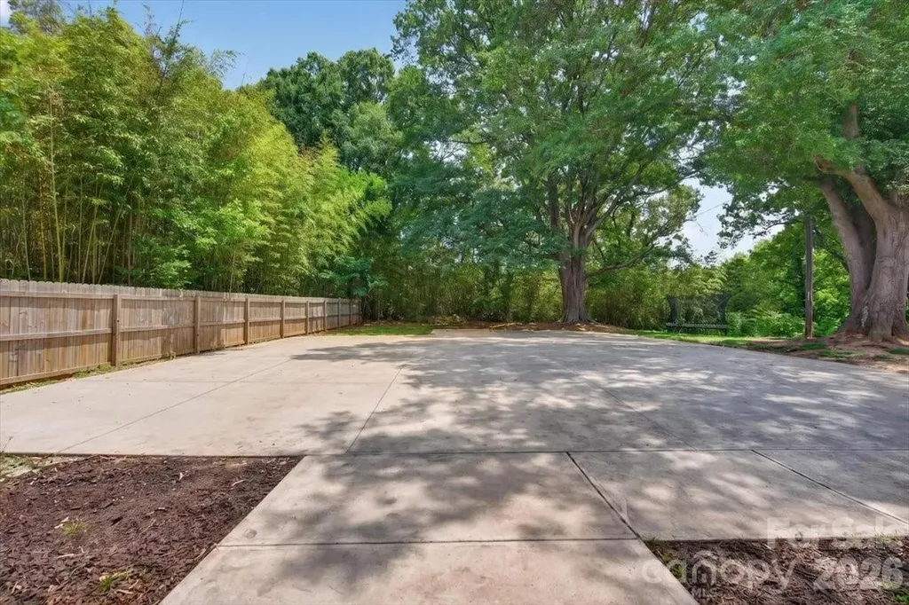 712-714 Evening Shade Lane Gastonia NC 28052