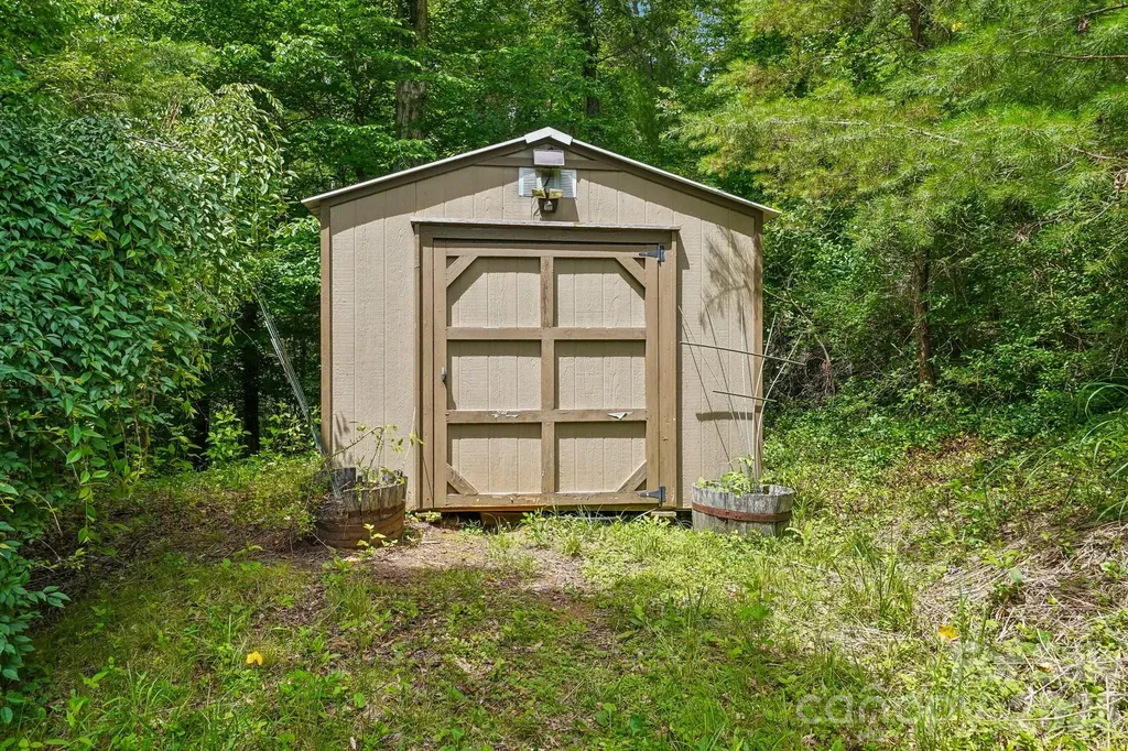 25 Willow Branch Lane Weaverville NC 28787