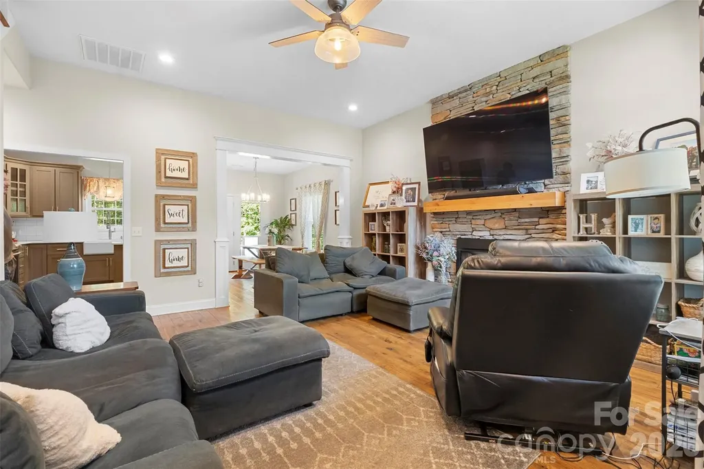7015 Waterfront Place Granite Falls NC 28630