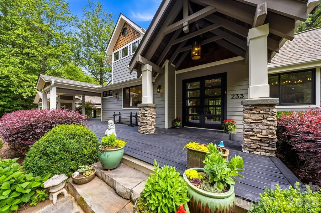 233 Tanglewood Lane Saluda NC 28773