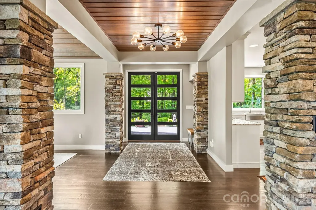233 Tanglewood Lane Saluda NC 28773