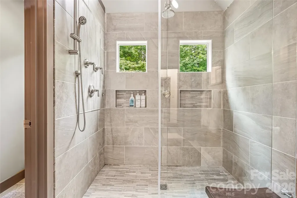 233 Tanglewood Lane Saluda NC 28773