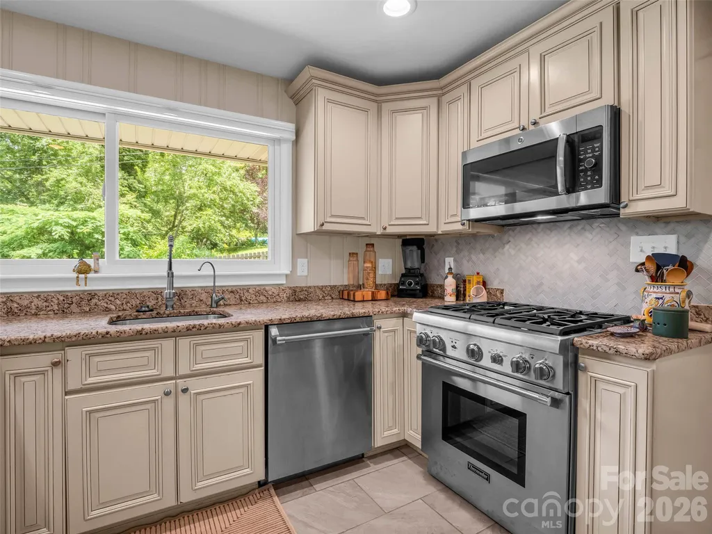 2 Bevlyn Drive Asheville NC 28803