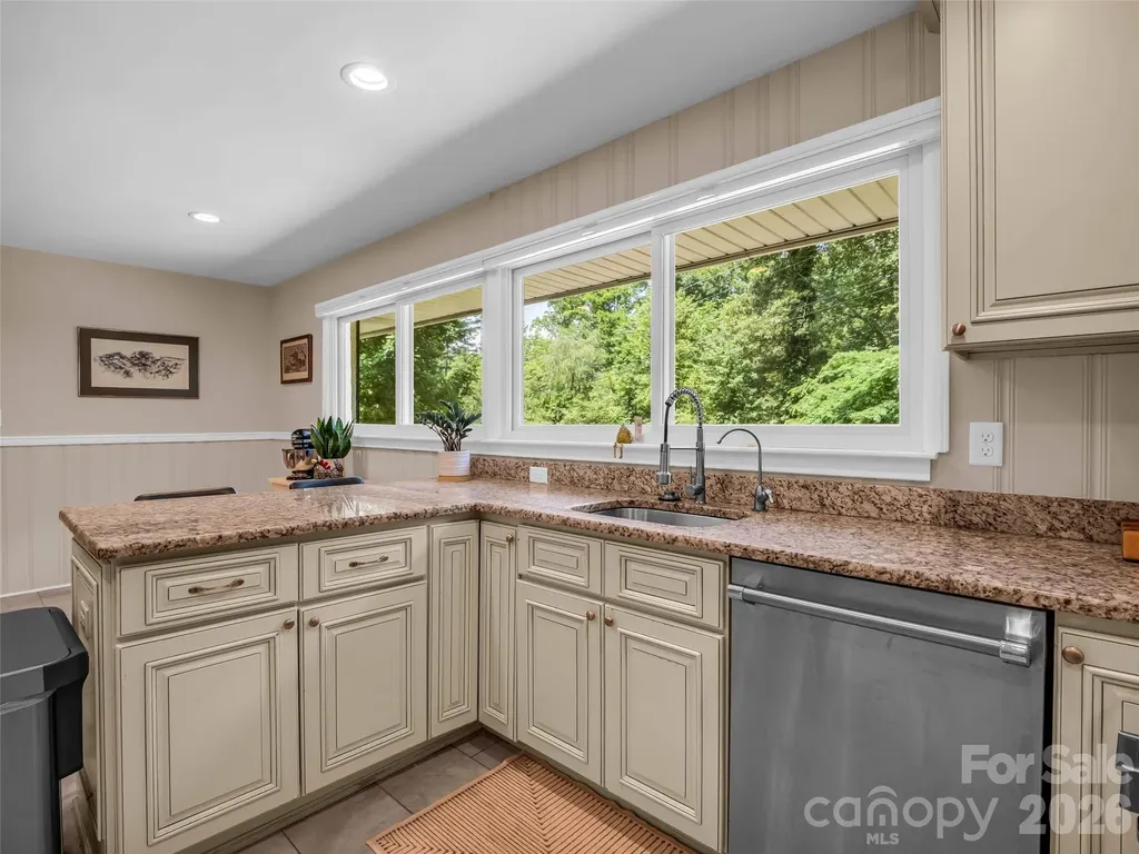 2 Bevlyn Drive Asheville NC 28803