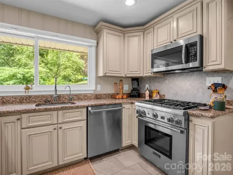 2 Bevlyn Drive Asheville NC 28803