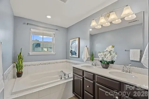 3719 Dolly Madison Road Charlotte NC 28208