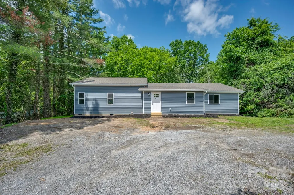 323 Stepp Avenue Hendersonville NC 28739