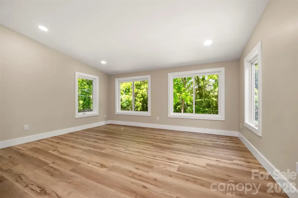 323 Stepp Avenue Hendersonville NC 28739