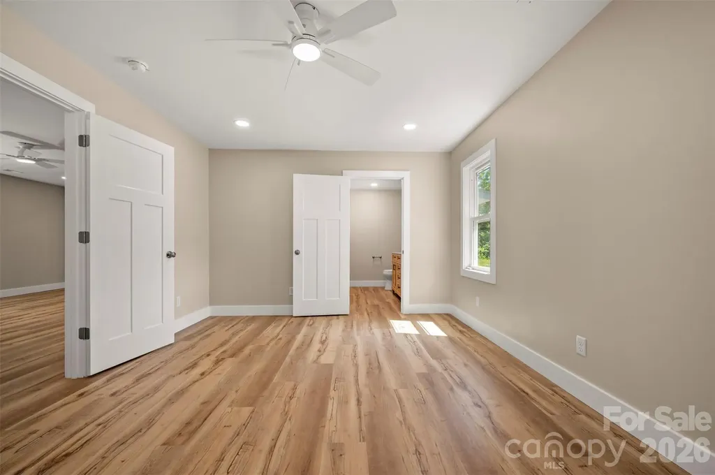 323 Stepp Avenue Hendersonville NC 28739